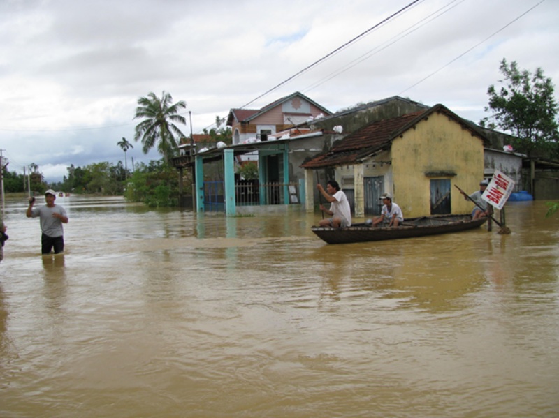 Mộng thấy lũ lụt trên dòng sông dâng lên cao ngập nhà 